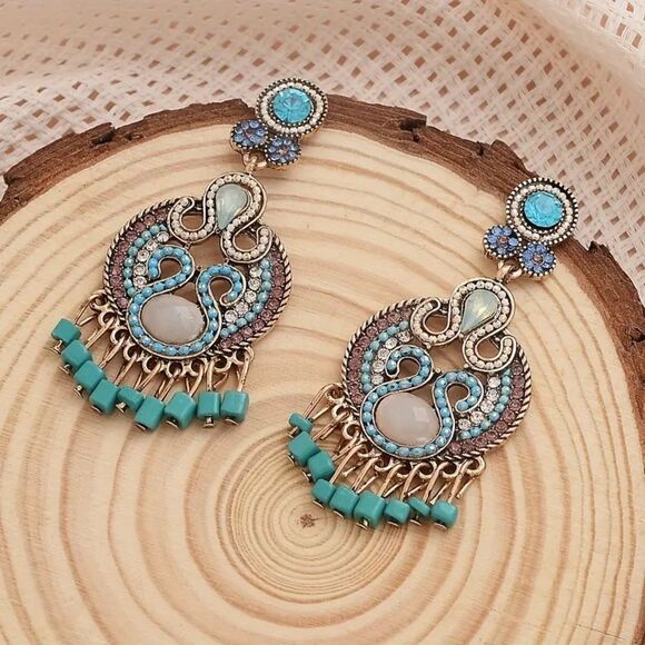 Elegant Turquoise and Gold Earrings - Picture 3 of 8